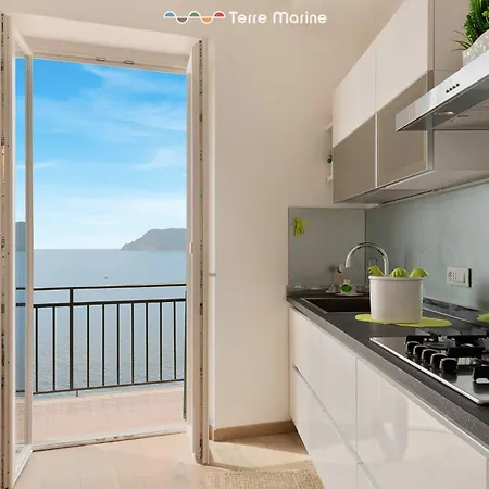 Oltremare, Terre Marine Μαναρόλα